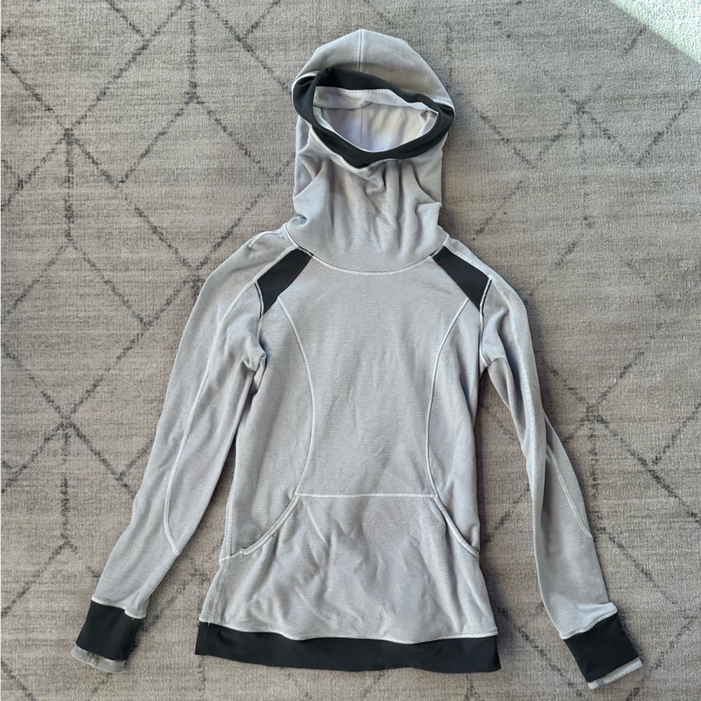 Lululemon pullover grey stripe base runner wee are from space size 8
